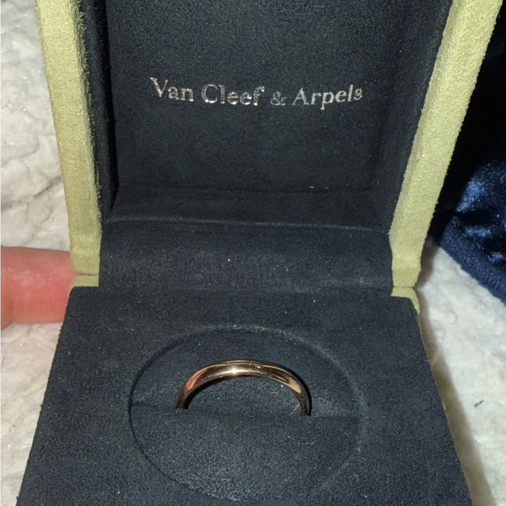 Van Cleef & Arpels Elegant Rose Gold Ring